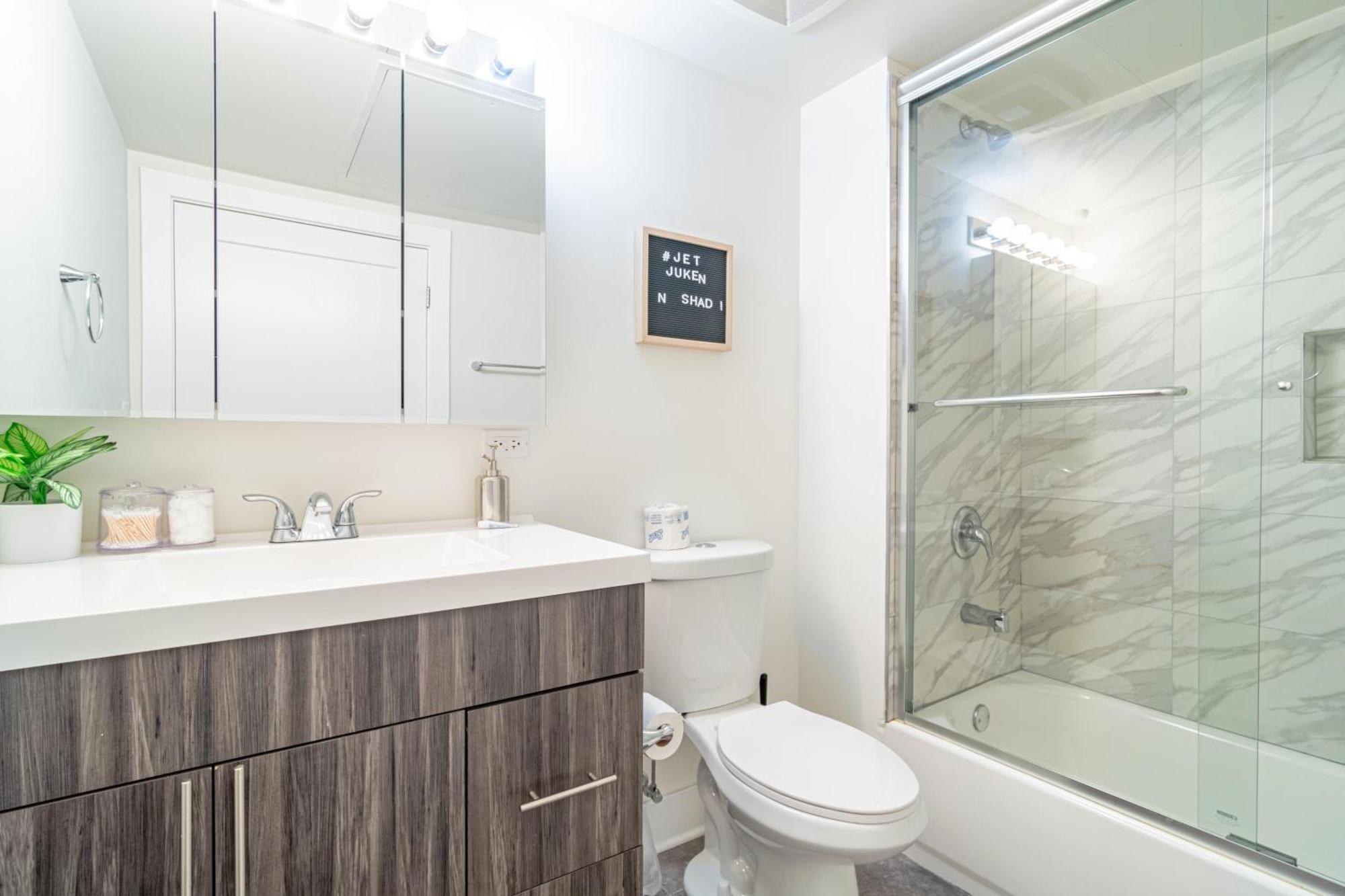 Bright 2Br Luxury Corner Suite With Optional Parking Sleeps 6 Guests Near Mccormick Place And Soldier Field Chicago Eksteriør billede