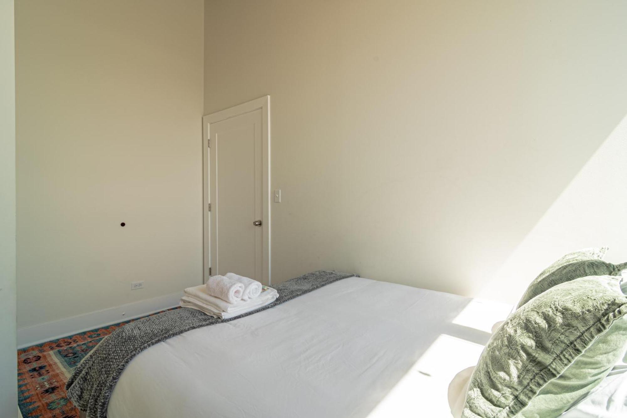 Bright 2Br Luxury Corner Suite With Optional Parking Sleeps 6 Guests Near Mccormick Place And Soldier Field Chicago Eksteriør billede