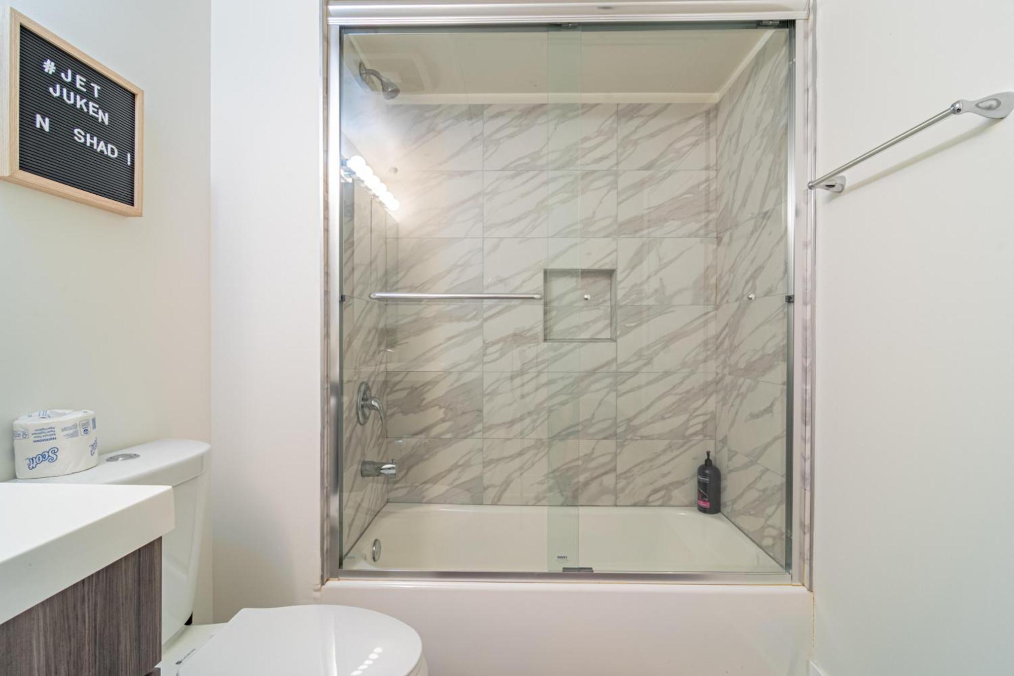 Bright 2Br Luxury Corner Suite With Optional Parking Sleeps 6 Guests Near Mccormick Place And Soldier Field Chicago Eksteriør billede