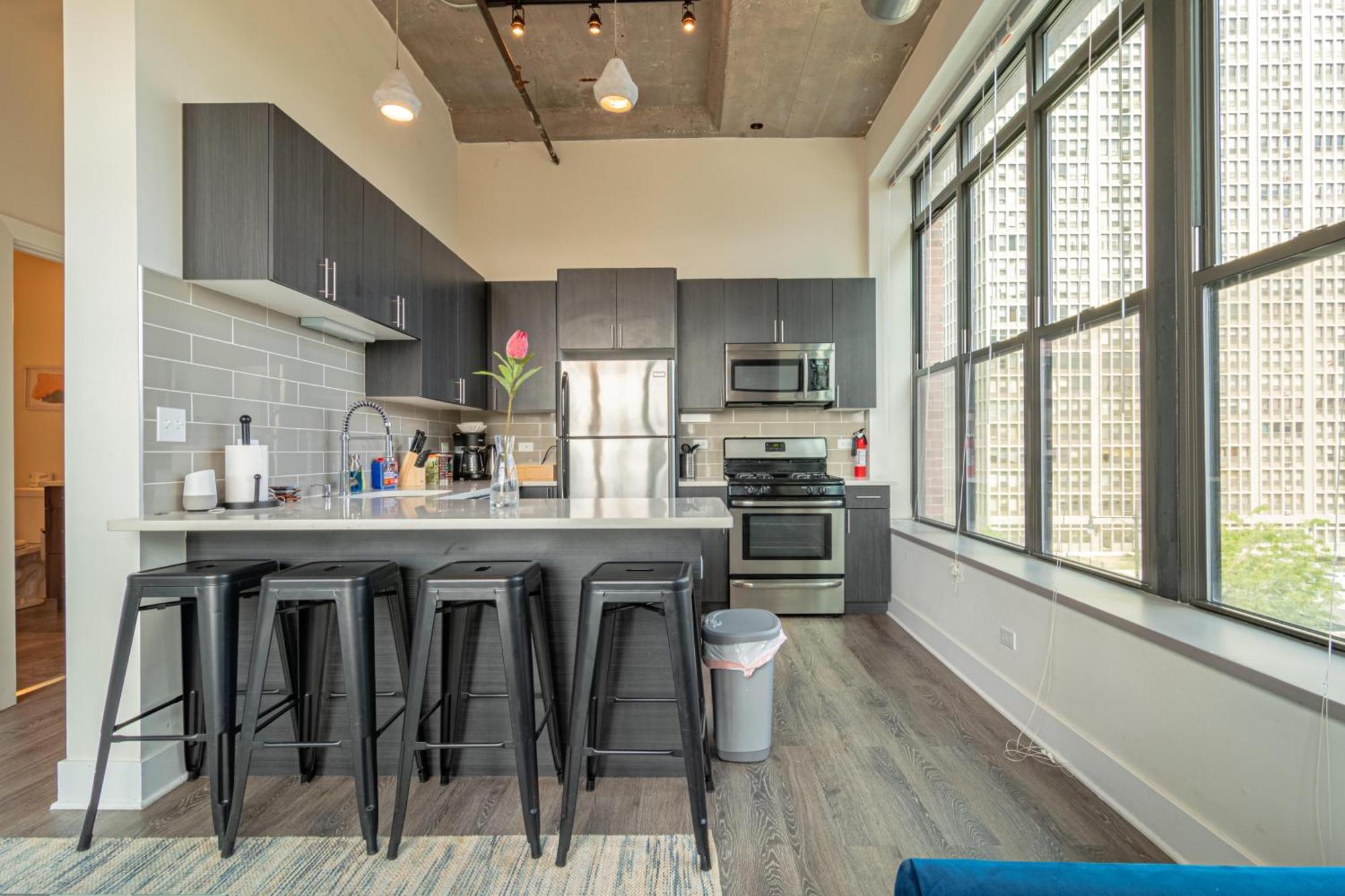 Bright 2Br Luxury Corner Suite With Optional Parking Sleeps 6 Guests Near Mccormick Place And Soldier Field Chicago Eksteriør billede