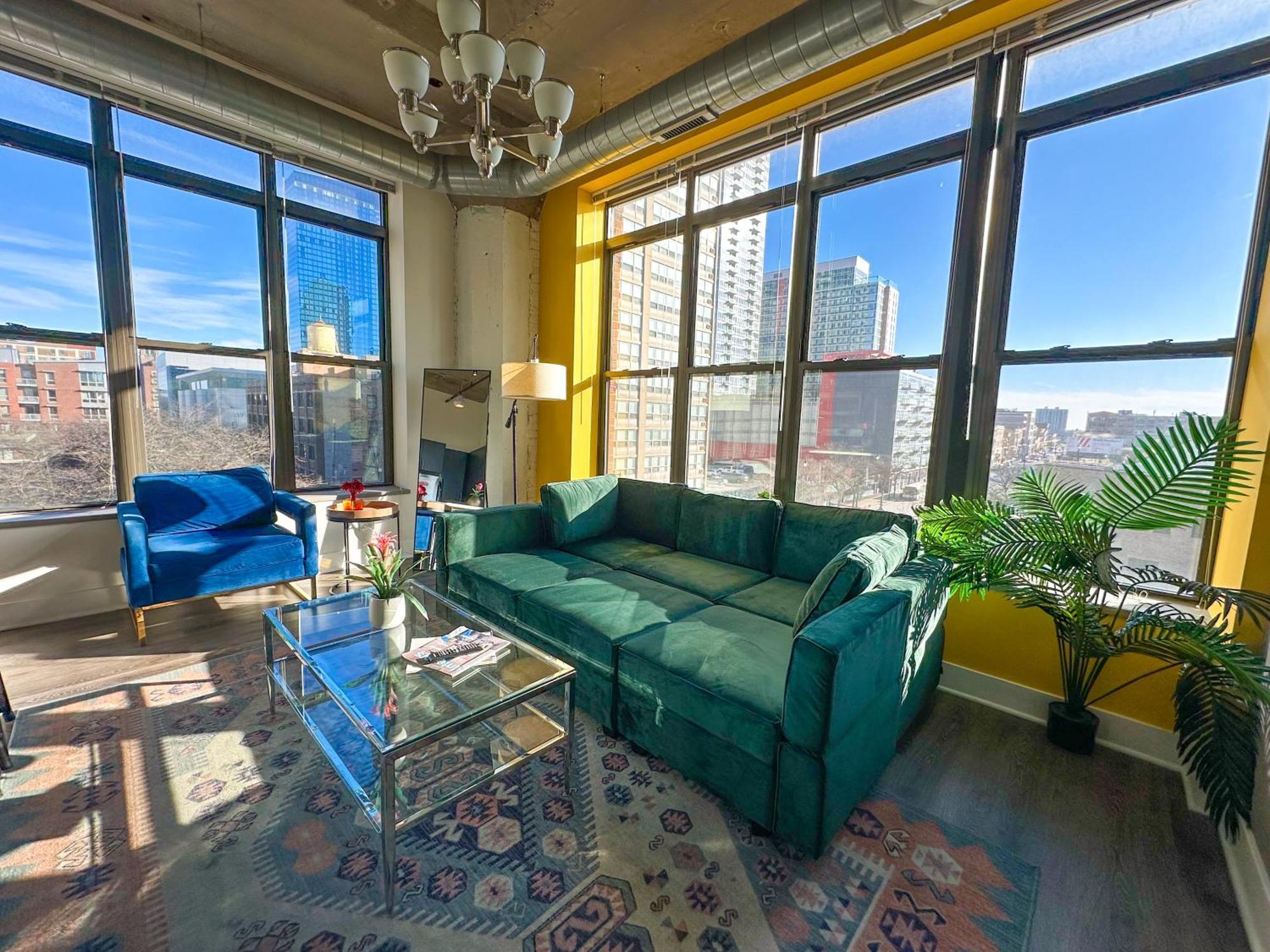 Bright 2Br Luxury Corner Suite With Optional Parking Sleeps 6 Guests Near Mccormick Place And Soldier Field Chicago Eksteriør billede