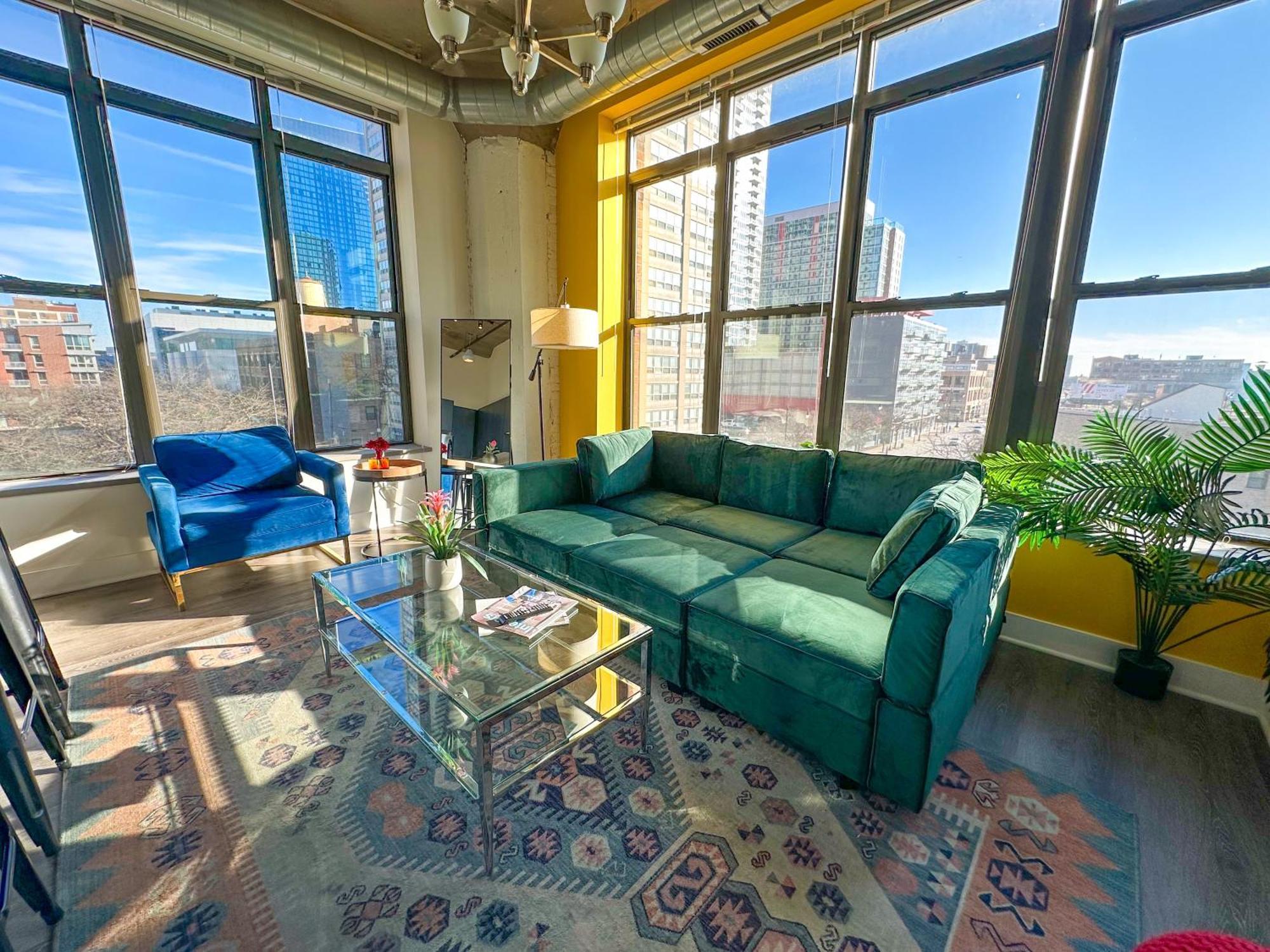 Bright 2Br Luxury Corner Suite With Optional Parking Sleeps 6 Guests Near Mccormick Place And Soldier Field Chicago Eksteriør billede